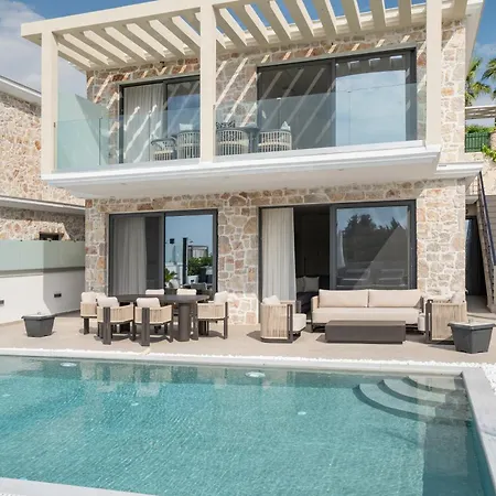 Norelia Luxury Pool Villa *
